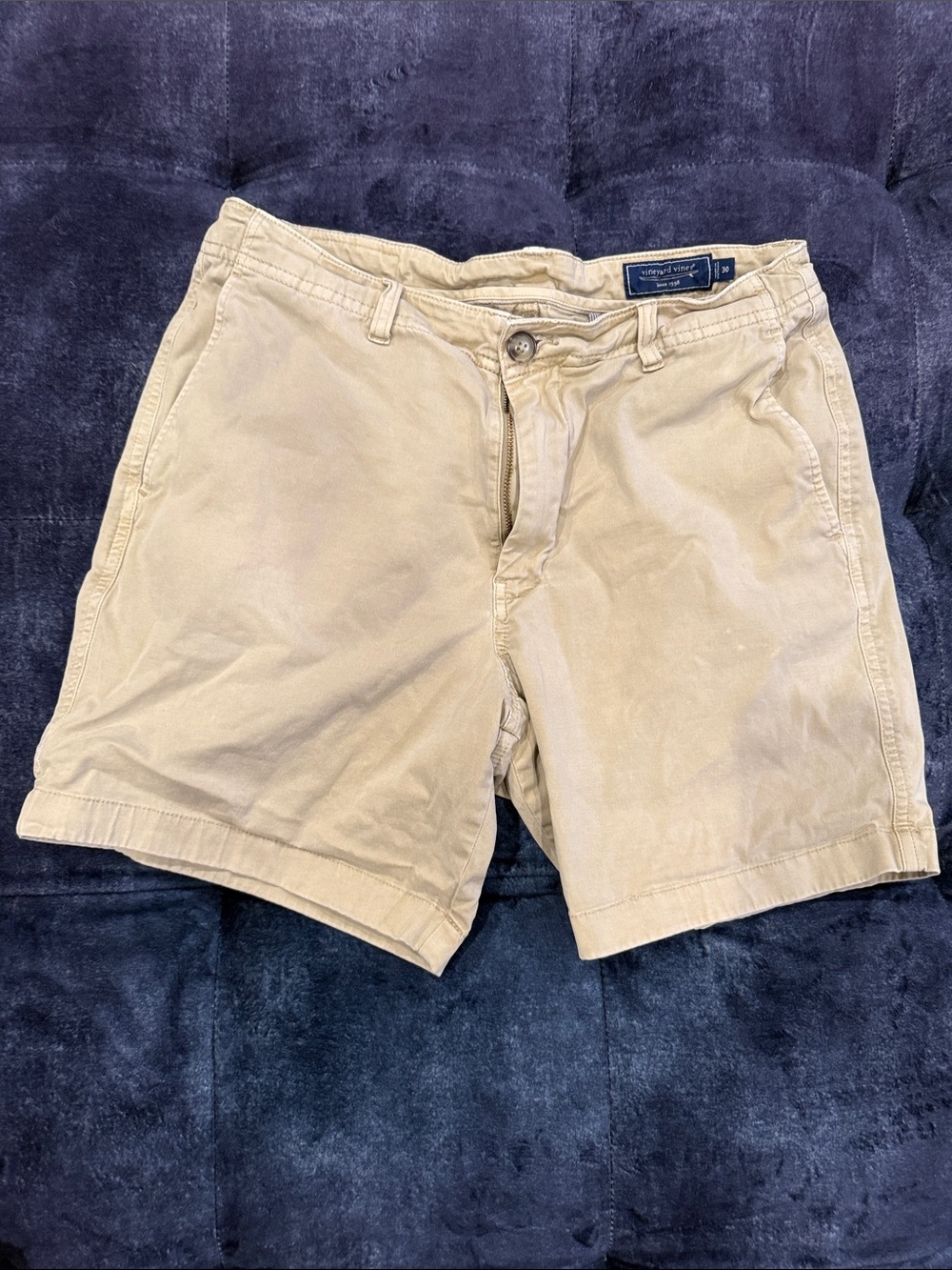 Vineyard Vines Men's Tan Flat-Front Chino Shorts